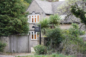 The Old Police House- Beautiful Oxfordshire Countryside Retreat- Sleeps 10